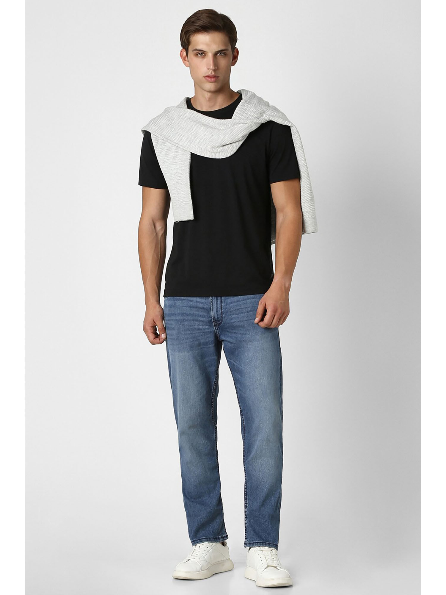 Buy Peter England Men Blue Mid Wash Classic Tapered Jeans Online
