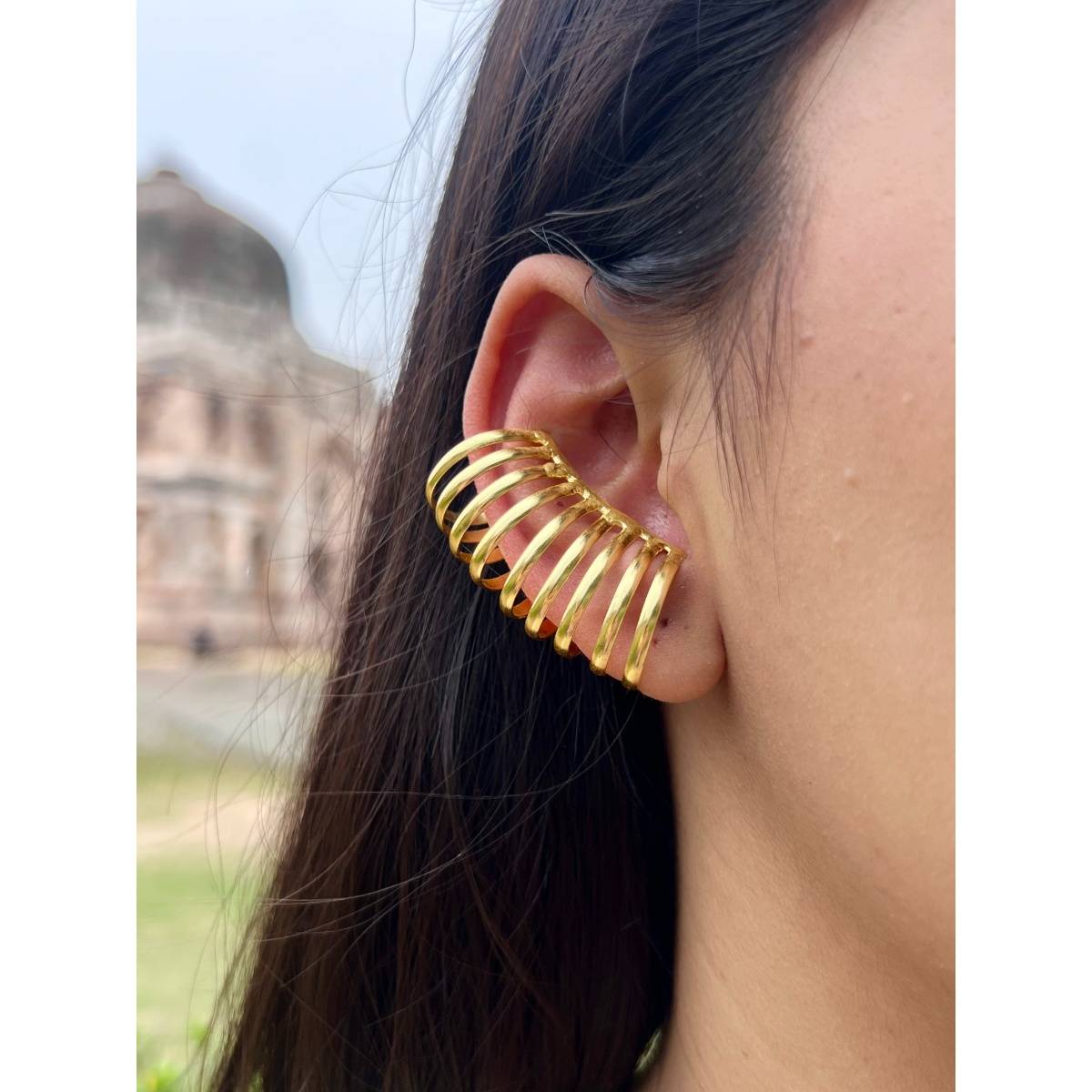 ISHKAARA Bold Sleek Earcuff -Gold