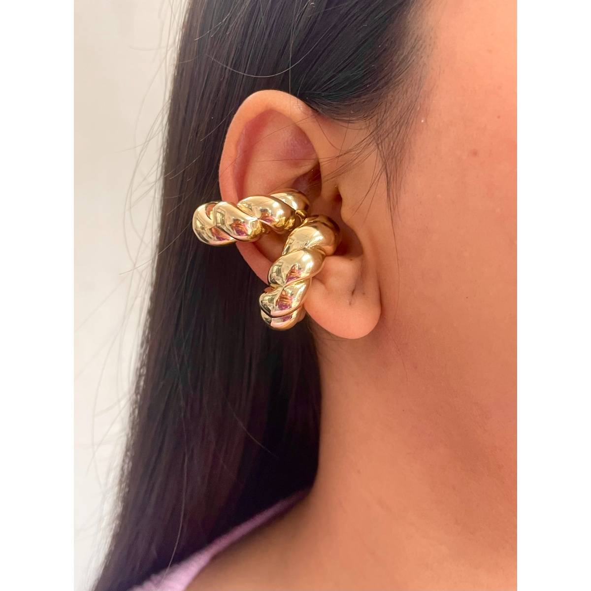ISHKAARA Gold Twisted Chunky Ear Cuff -Gold