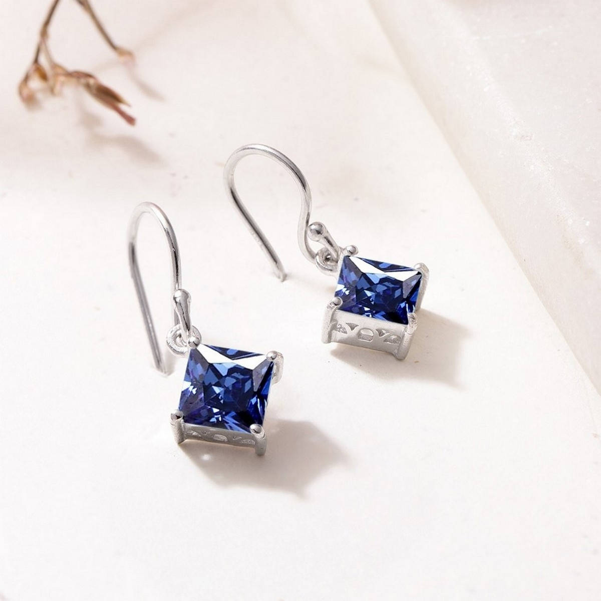 Zavya Sparkling Ocean Rhodium Plated 925 Sterling Silver Earring