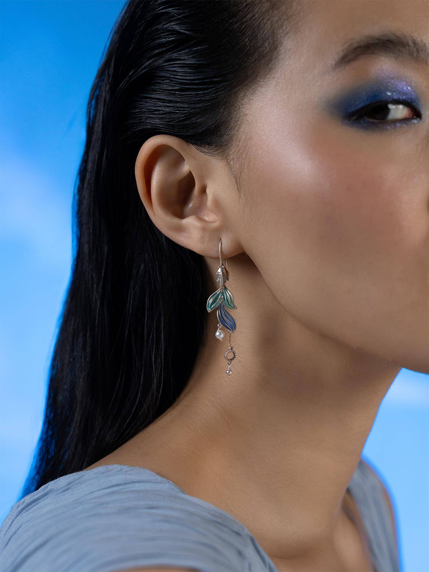 Shaya by CaratLane Flow Through Ripples Earrings