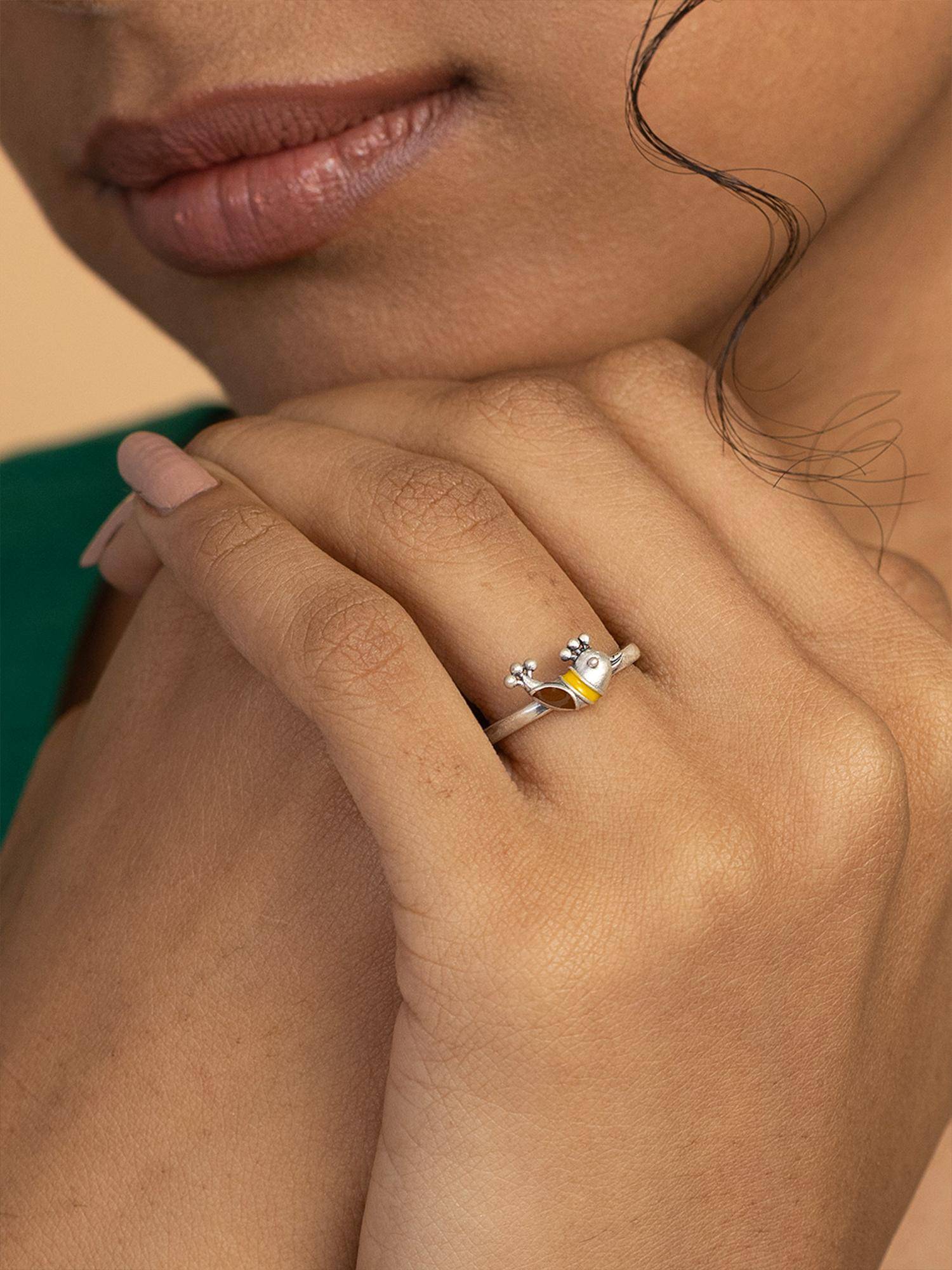 Shaya by CaratLane Chuno Paakhi Oxidised 925 Silver Ring