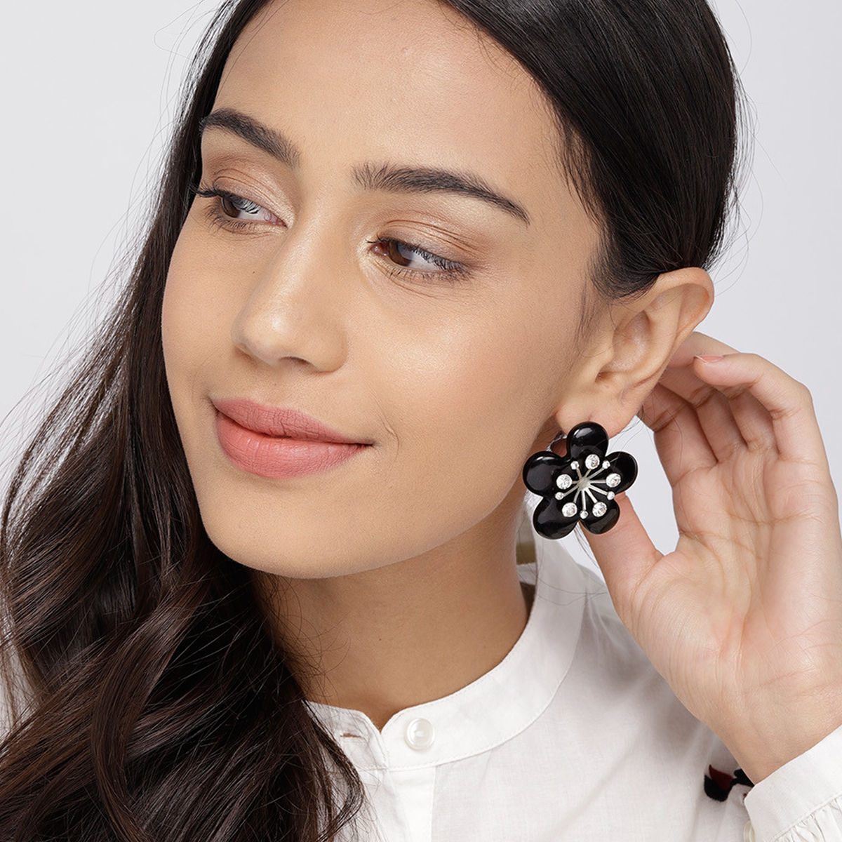 Toniq Black Floral Stud Earrings Buy Toniq Black Floral Stud Earrings