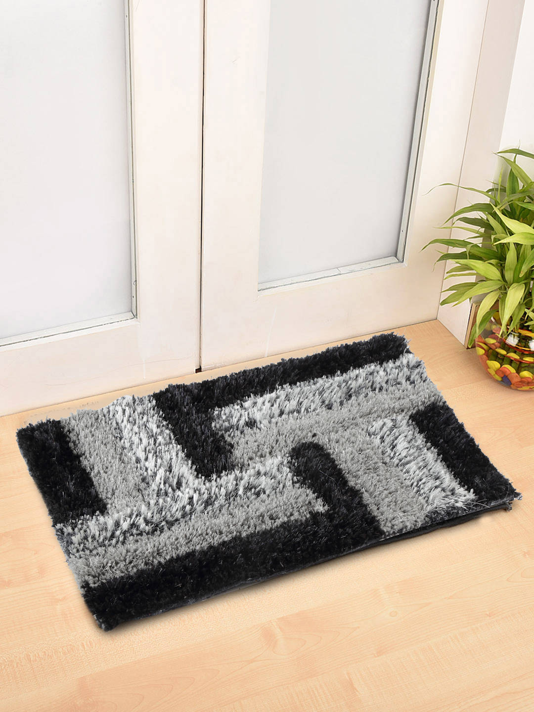 FABINALIV Black Geometric Polyester Door Mat