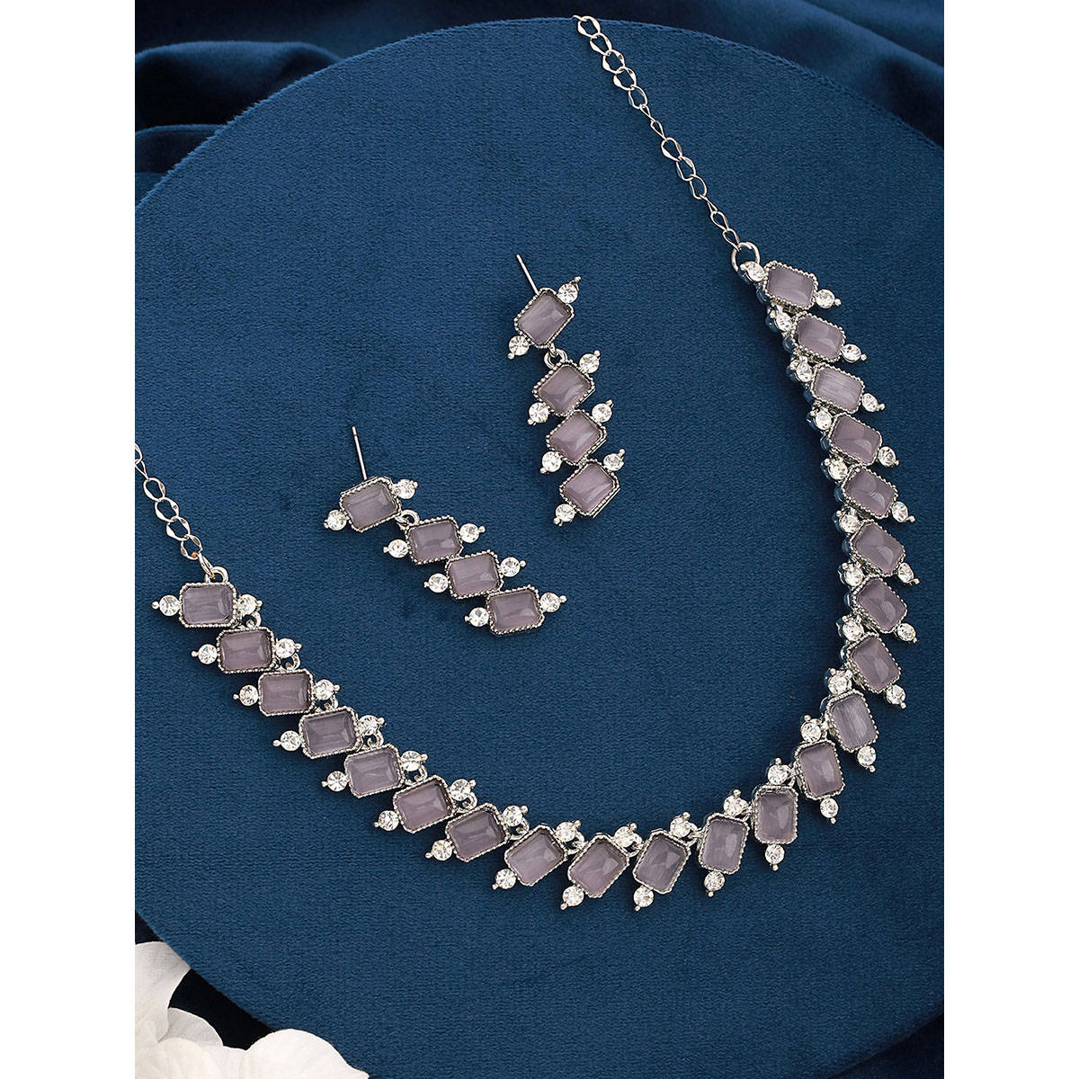 Aatmana Grey Silver Plating Necklace Set