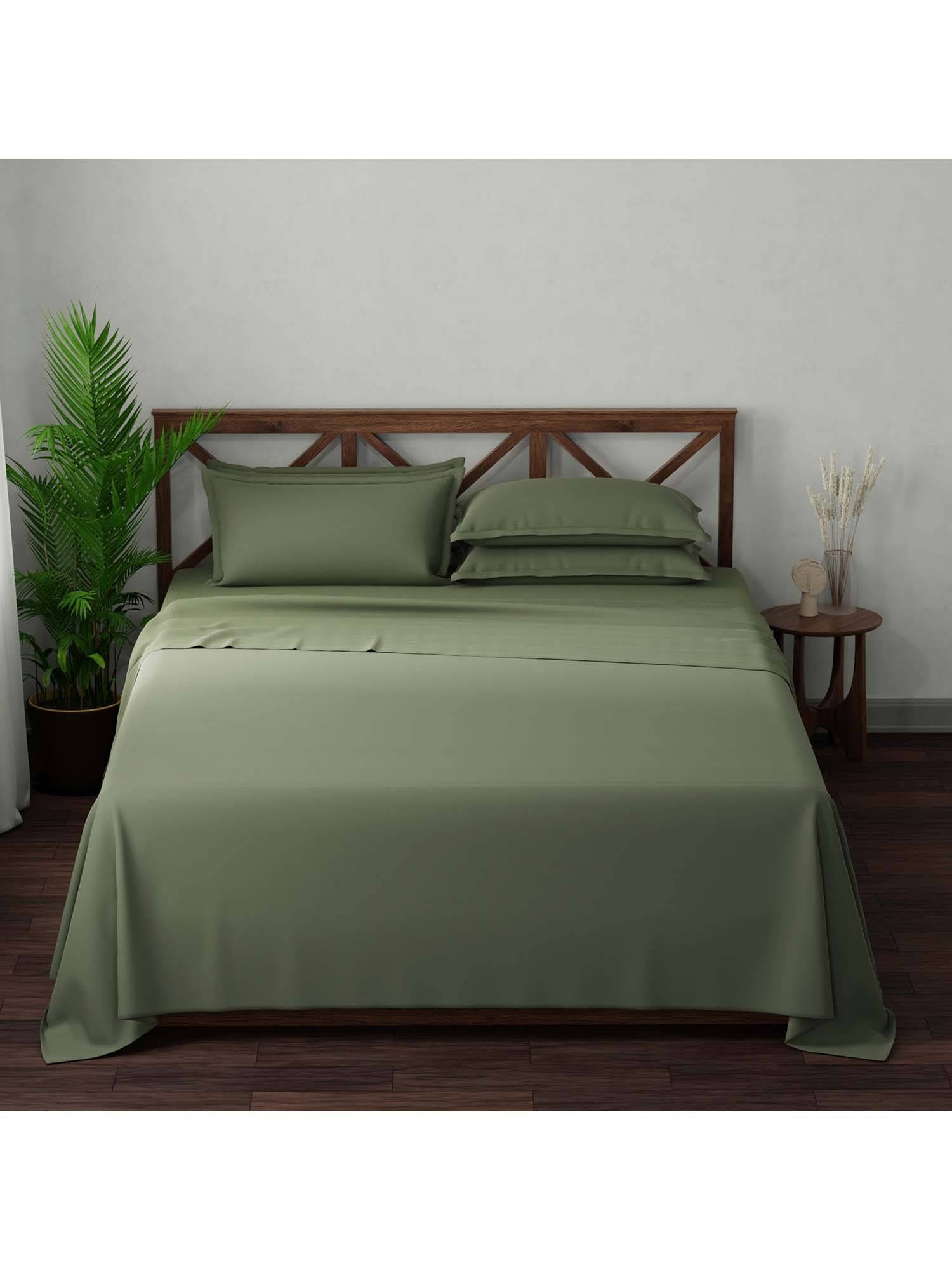 Boutique Living Emblem Cotton 300TC Green Solid Bedsheet with 4 Pillow Covers (King)