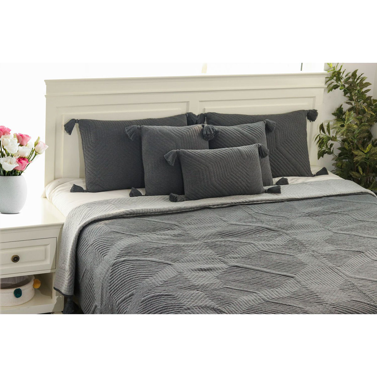 PLUCHI Graham Dark Grey King Size Bed Cover with 2 Pillow Covers and 3