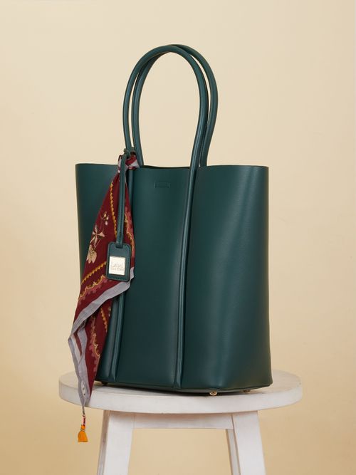 Label Ritu Kumar Emerald Green Tote Bag With Scarf Buy Label Ritu Kumar Emerald Green Tote Bag With Scarf Online At Best Price In India Nykaa Label, ritu kumar are proud to patron symbols of india's contemporary cultural energy. label ritu kumar emerald green tote bag with scarf