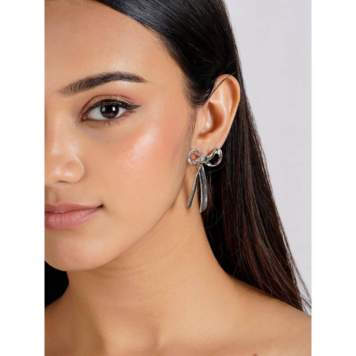 Joker & Witch Silver Quincy Bow Style Earring