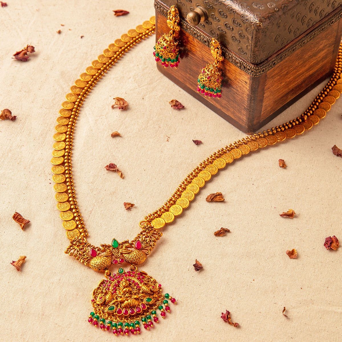 Nykaa Fashion Gold Plated Long Necklace 