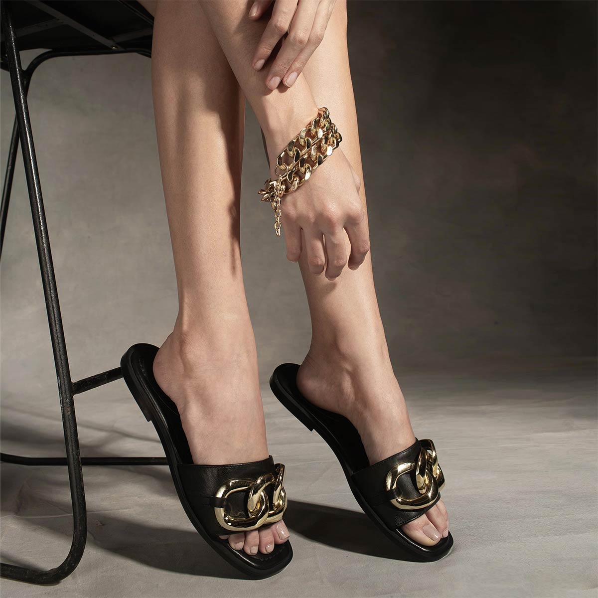 Saint G Black Leather Gold Chain Embellished Slides (EURO 38): Buy Saint G  Black Leather Gold Chain Embellished Slides (EURO 38) Online at Best Price  in India | Nykaa