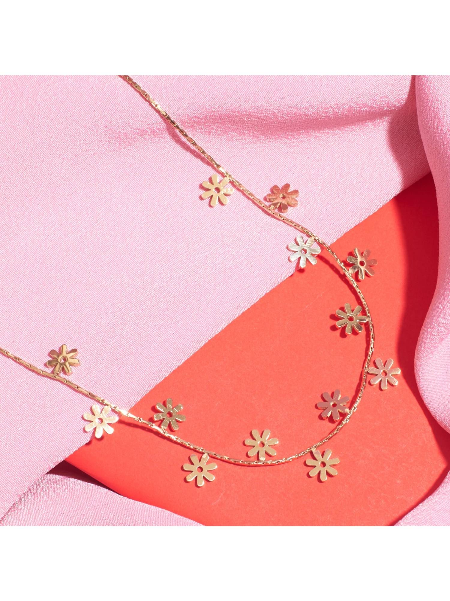 Salty Women Gold Minimalist Daisy Necklace