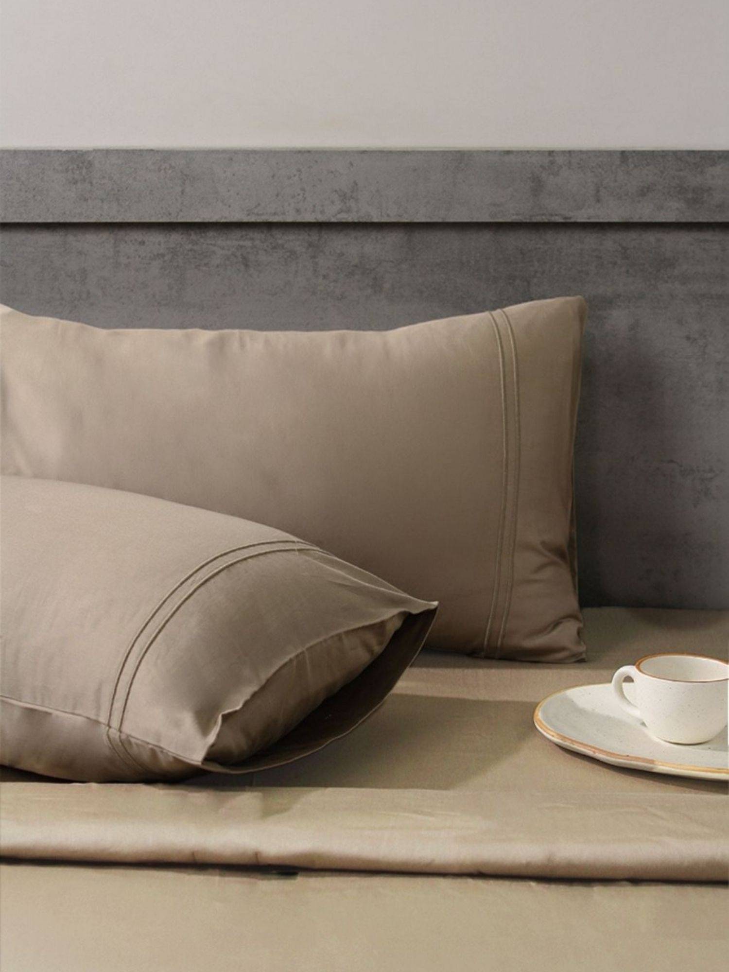 House of Owlet Warm Cocoa 400TC Cotton Super king Bedsheet with 2 Embroided Pillow Covers