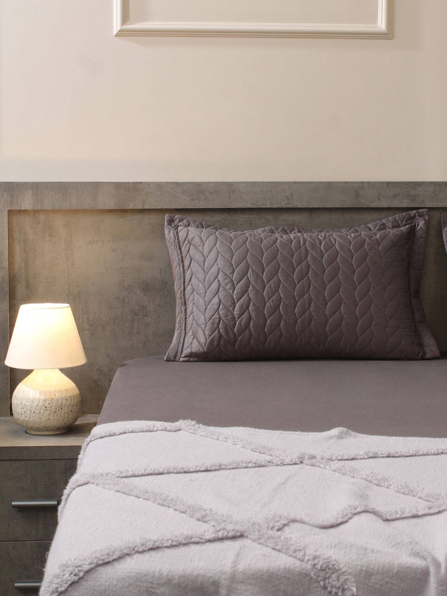 House of Owlet Deep Grey 300TC Cotton Super king Bedsheet with 2 Quilted Pillow Covers