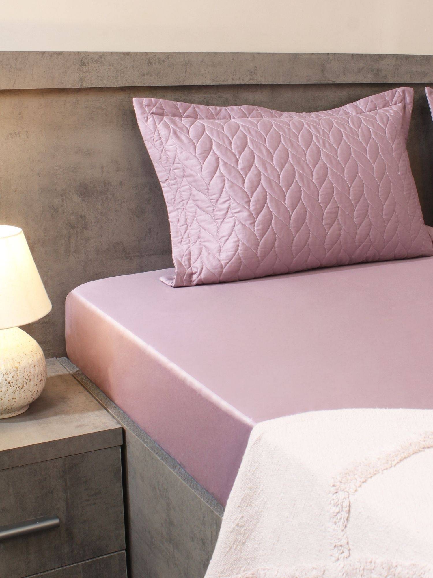 House of Owlet Smoky Lilac 300TC Cotton Super king Bedsheet with 2 Quilted Pillow Covers