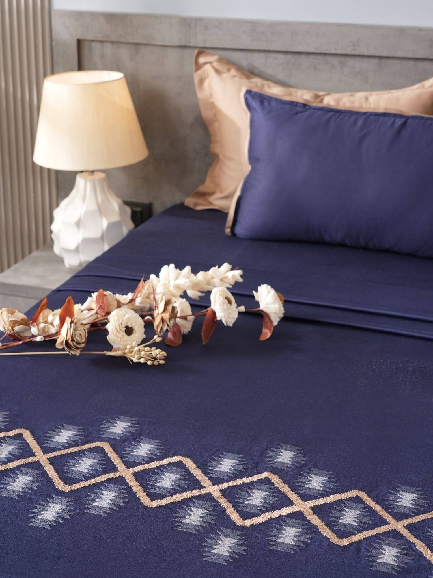 House of Owlet Royal Navy 300TC Super king Bedsheet With 2 Pillow Covers
