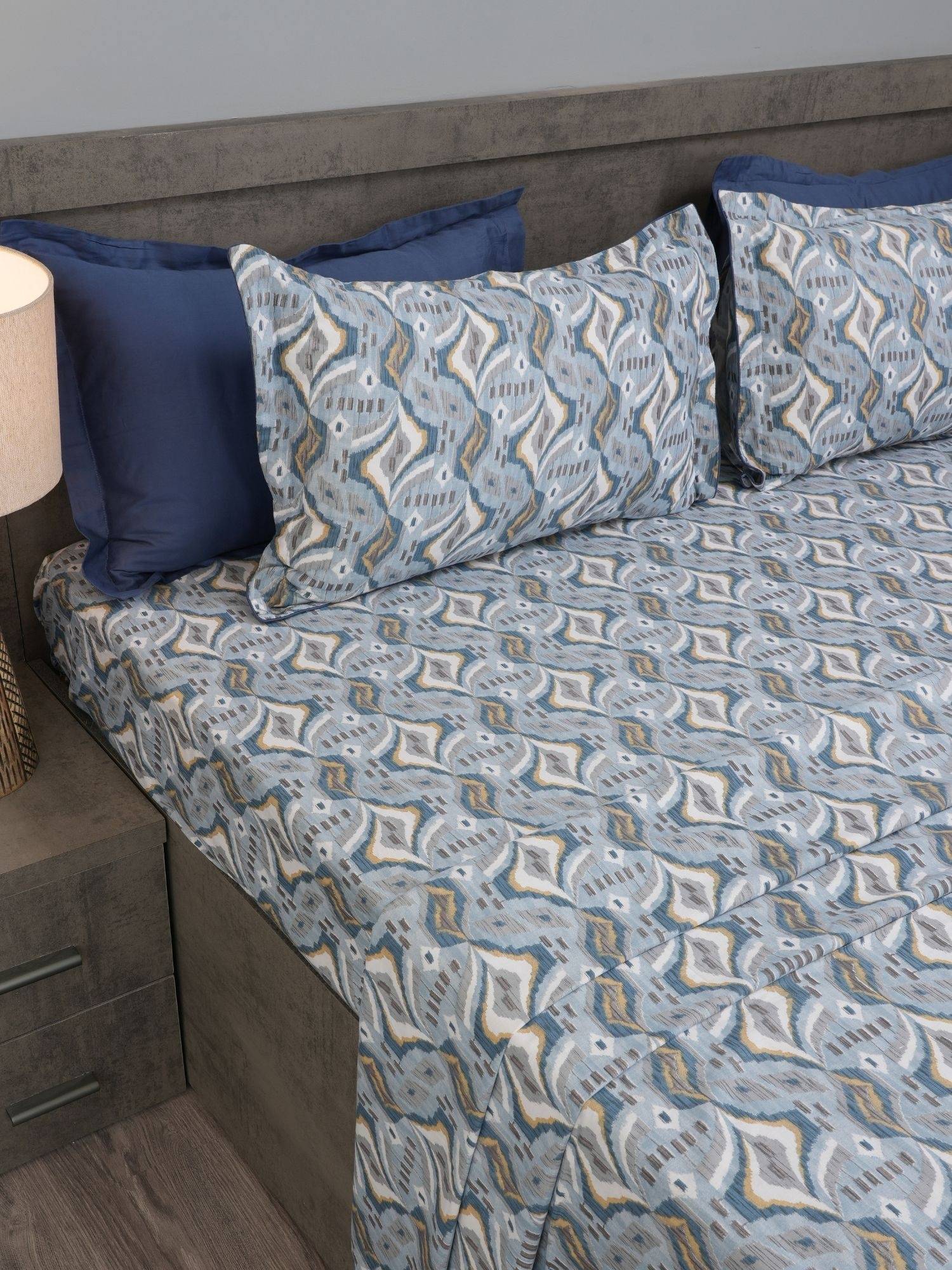 House of Owlet Blue Contemporary Ikat 210TC Cotton Superking Bedsheet with 2 Pillow Covers