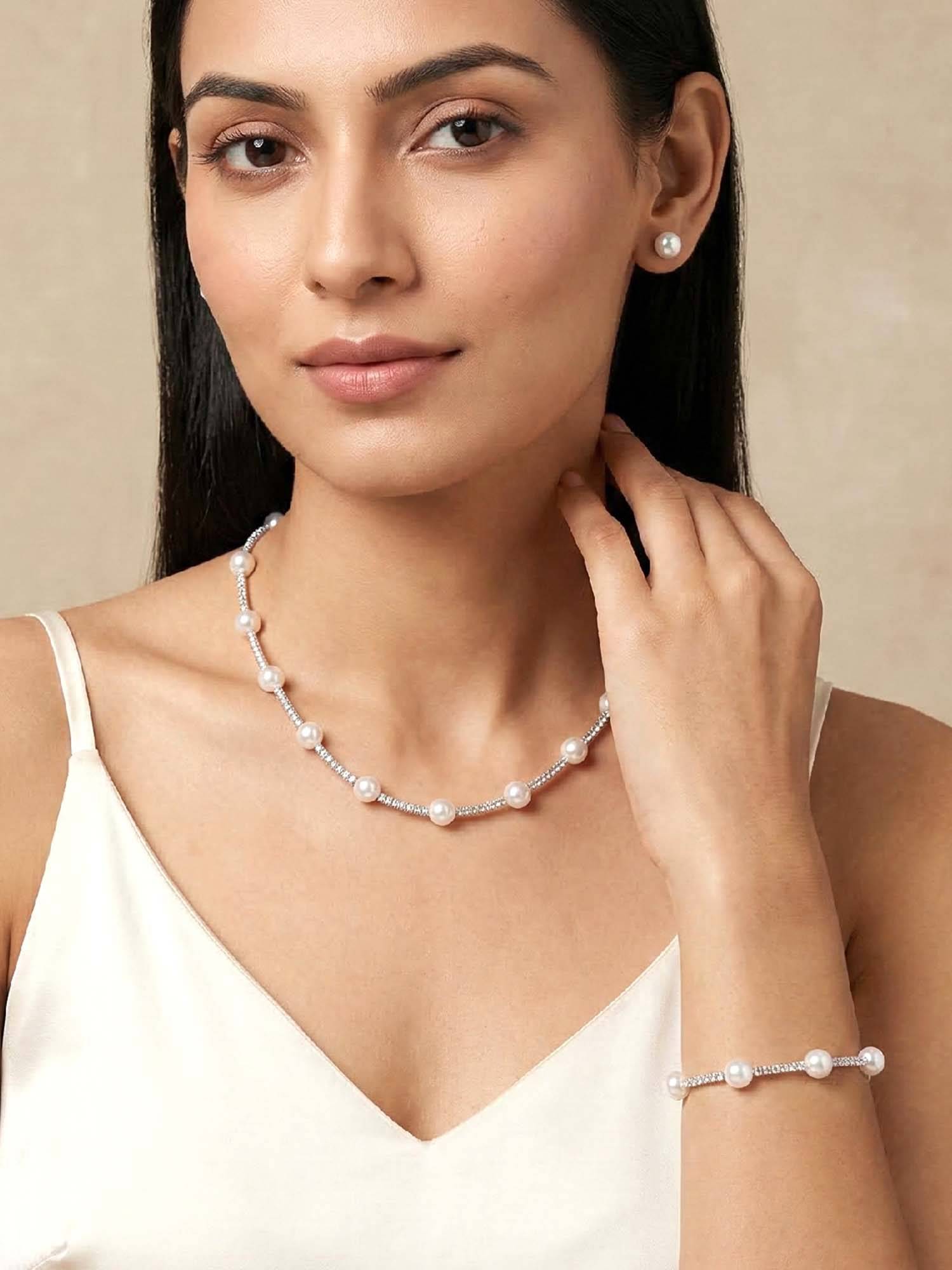Peora Women Silver Plated White Floral Pearl Jewellery Set