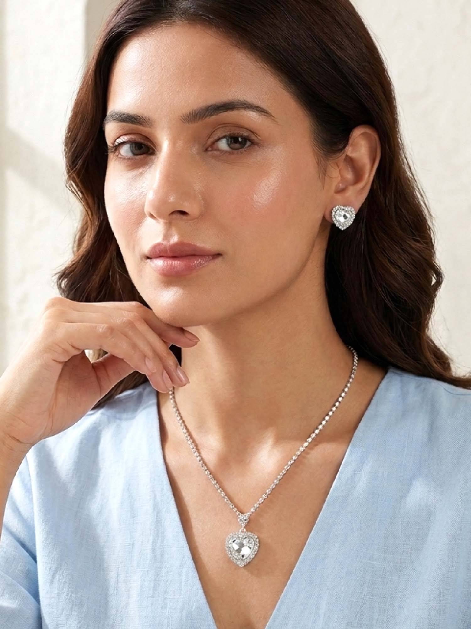 Peora Women White Fancy Pendant Chain Necklace Set