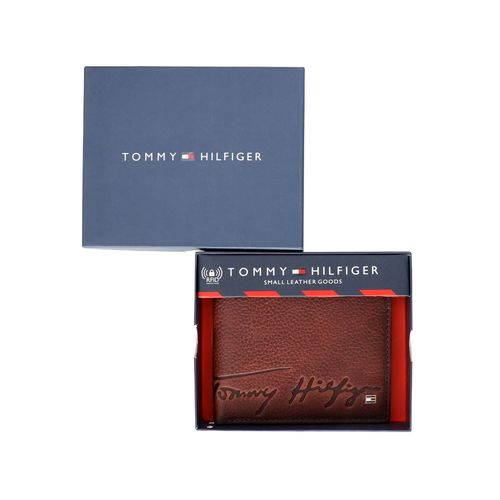 Tommy Hilfiger Michelin Mens Leather Global Coin Wallet Embossed Wine: Buy  Tommy Hilfiger Michelin Mens Leather Global Coin Wallet Embossed Wine  Online at Best Price in India