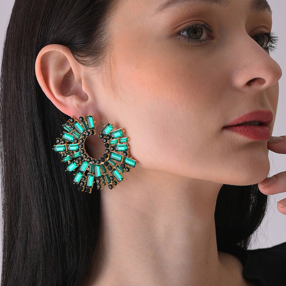 SOHI Green Contemporary Studs Earrings