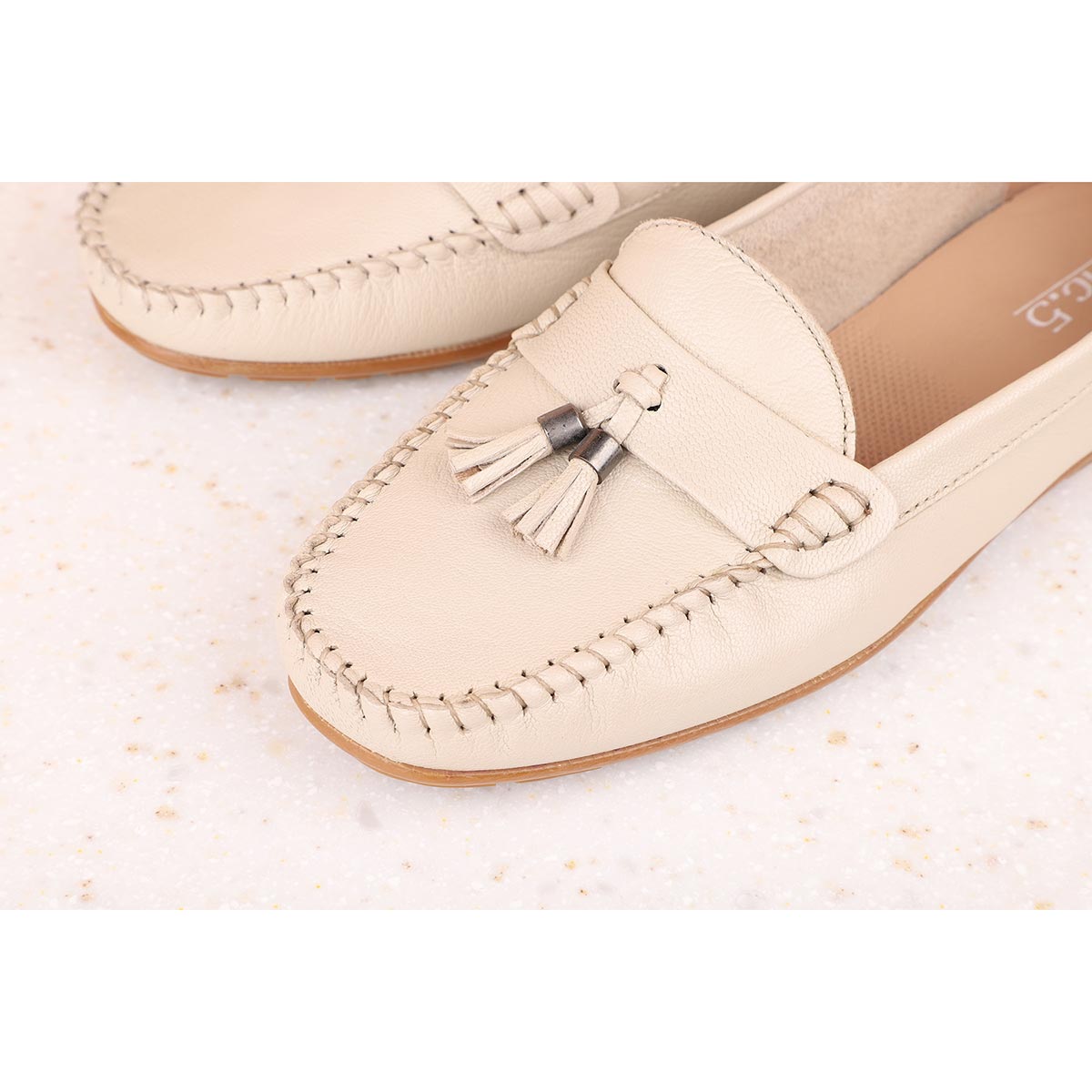moccasins beige