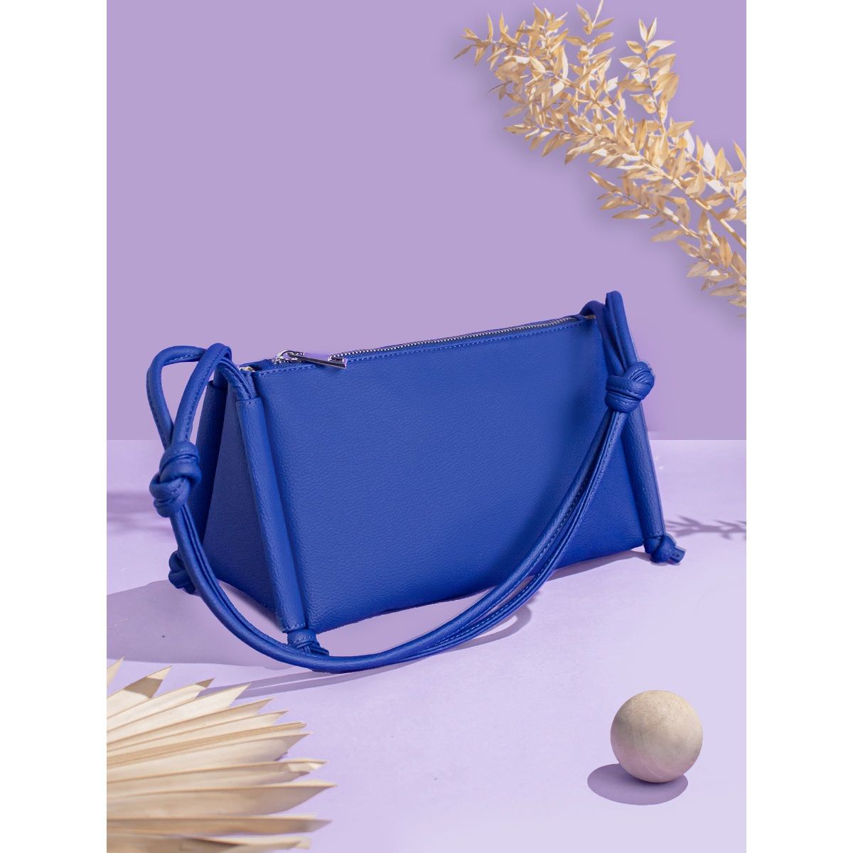 S/S 2001 Gucci by Tom Ford Royal Blue Satin Boat Pochette Mini Bag For Sale  at 1stDibs | borsa gucci barchetta, royal blue mini purse