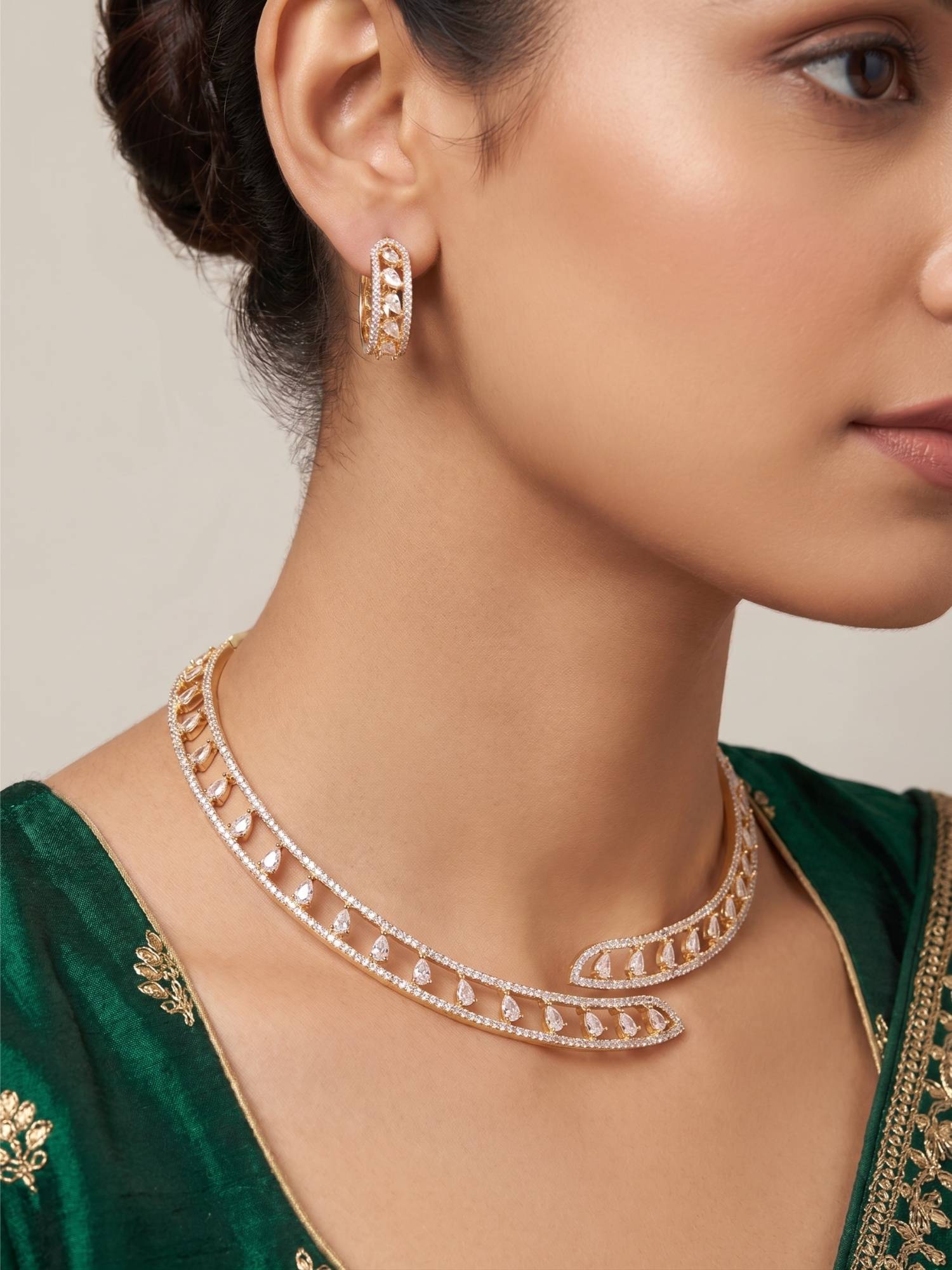 Nuyug Petal Dewdrop American Diamond Choker Jewellery Set