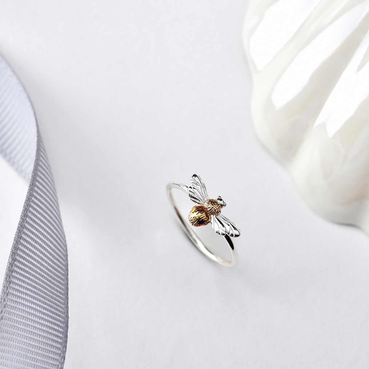 accessorize bee ring