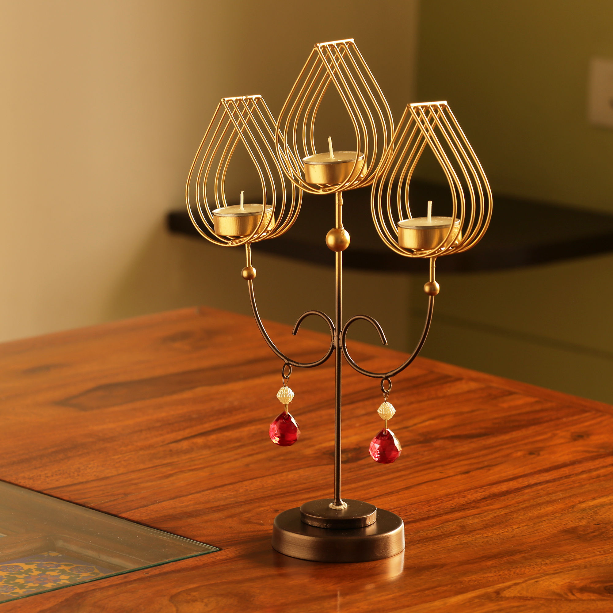 Buy ExclusiveLane Golden Leaf-Drops' Handcrafted Standing Table Tea ...