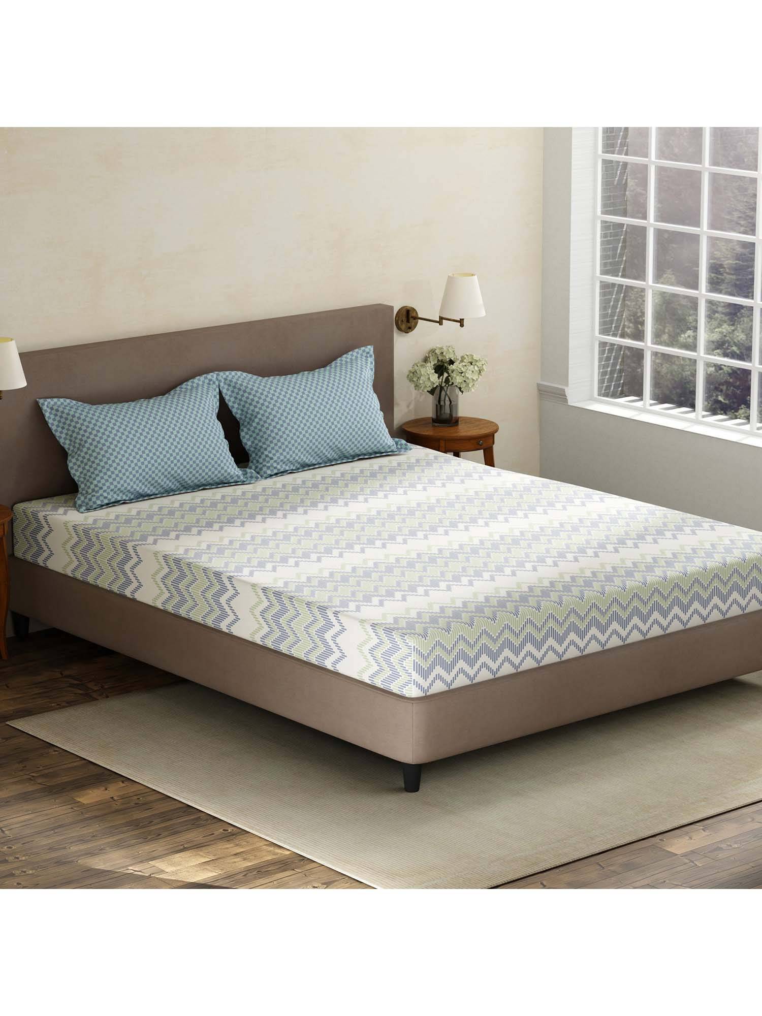 Layers Blue Geometric Cotton Bedsheet with Pillow Covers (King)