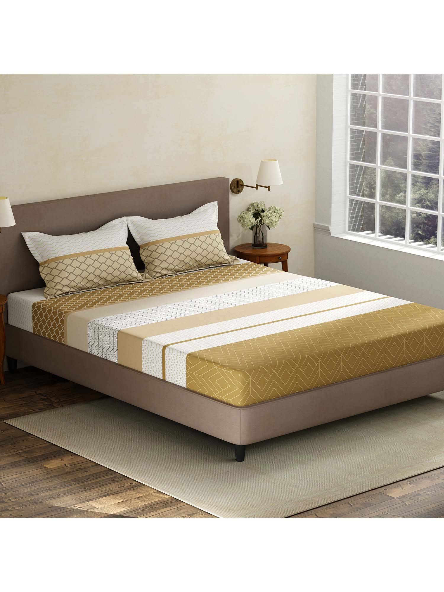 Layers Brown Geometric Cotton Bedsheet with Pillow Covers (King)