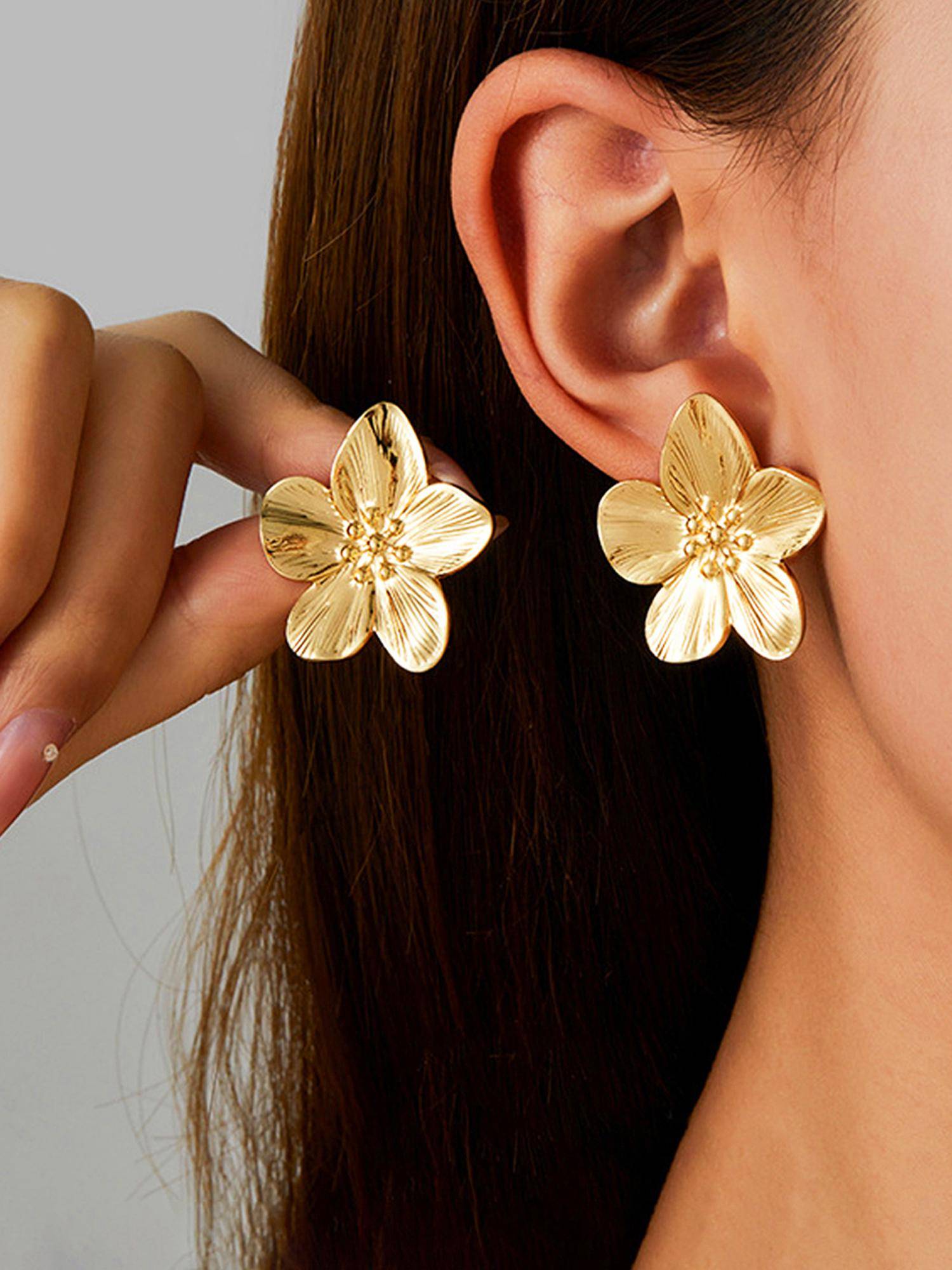 Designs & You Gold Plated Anti Tarnish Floral Themed Earrings For Women