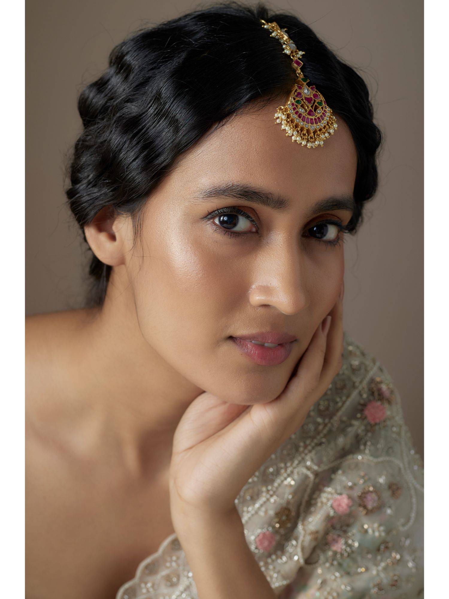 KARISA DESIGNS White Lalita Maang Tikka