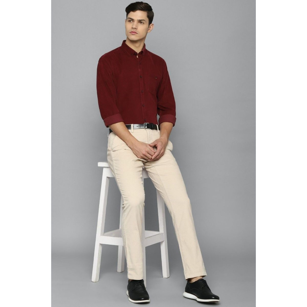 Buy Men Olive Smart Fit Textured Flat Front Casual Trousers Online - 744827  | Louis Philippe