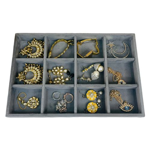 La Trove Luxury Velvet 12 Grid Organiser Jewellery Tray (30X20X3.5 Cm): Buy  La Trove Luxury Velvet 12 Grid Organiser Jewellery Tray (30X20X3.5 Cm)  Online at Best Price in India