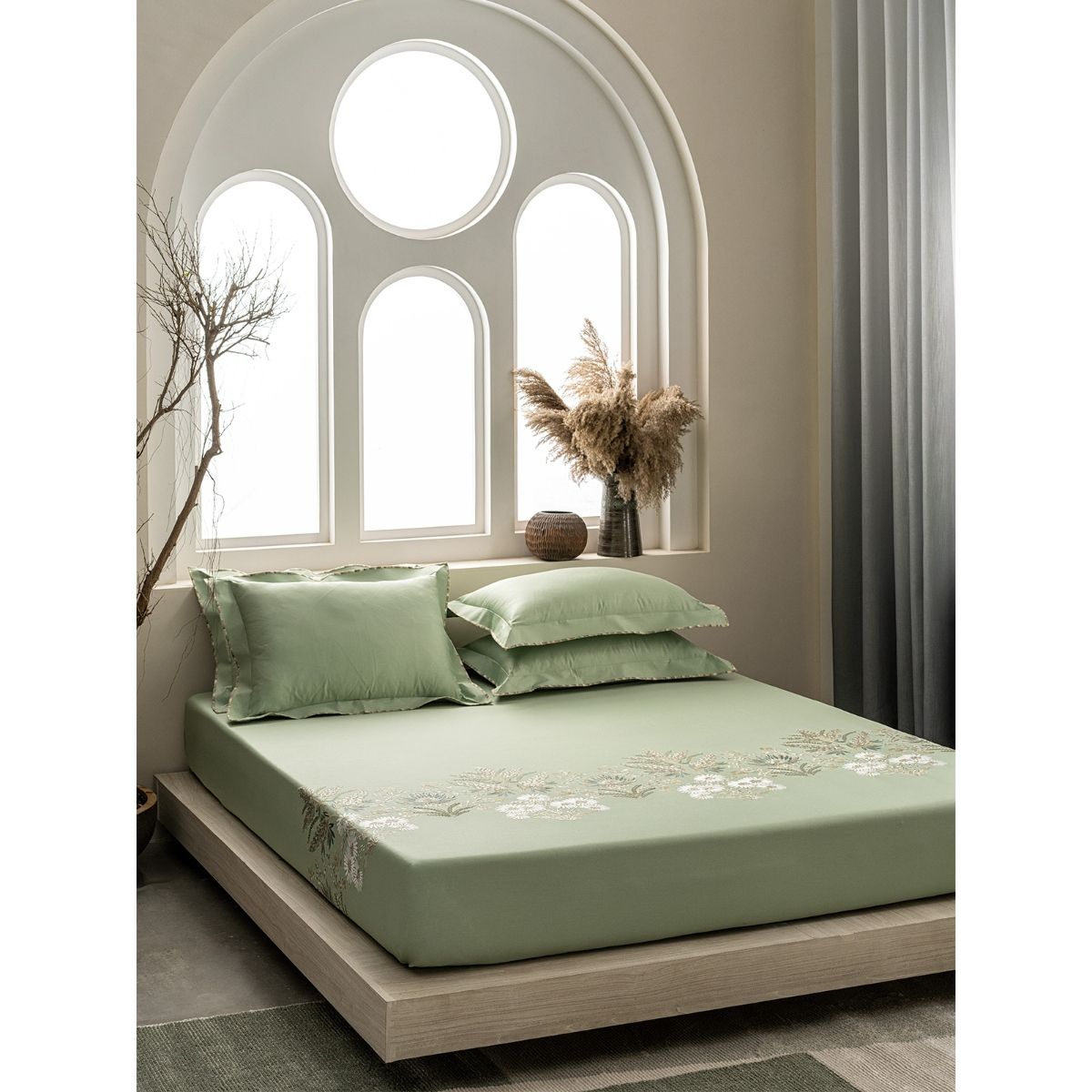 Ddecor Live Beautiful 210 TC Cotton Large Embroidered BED SHEET SET