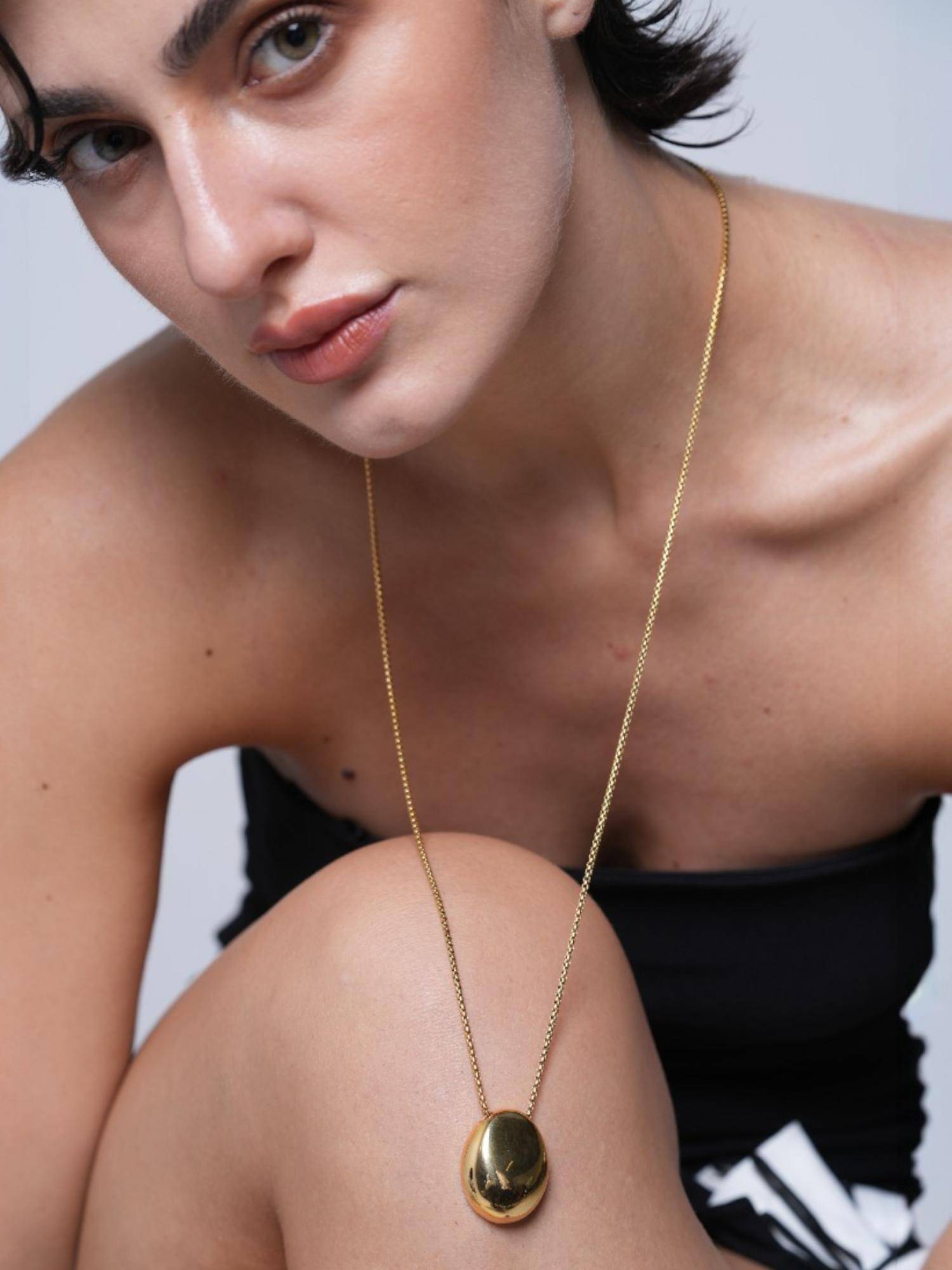 CAO JEWELLERY Oval Pendant Necklace