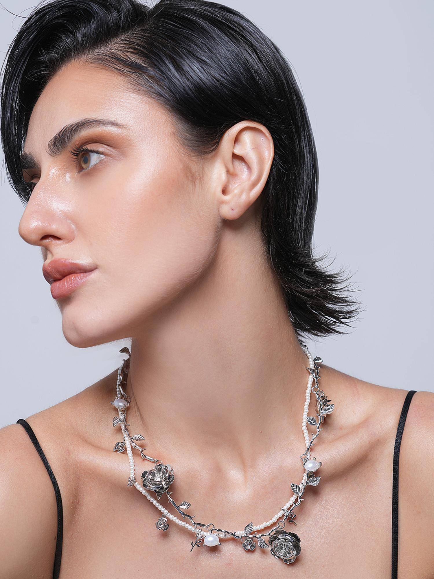 CAO JEWELLERY Light Luxury Beaded Stacked Flower Collarbone Necklace