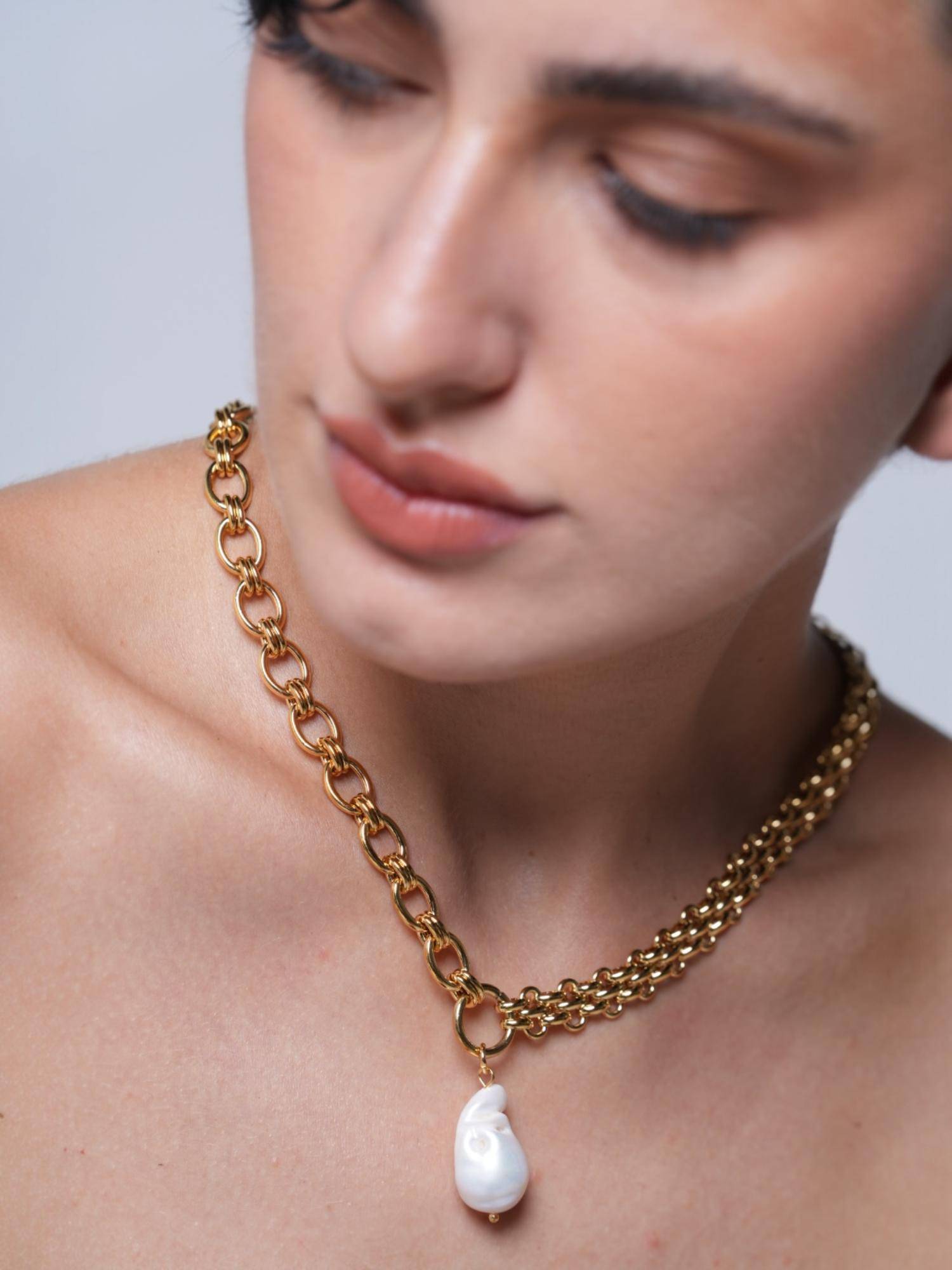 CAO JEWELLERY Chunky Chain Pearl Pendant Necklace