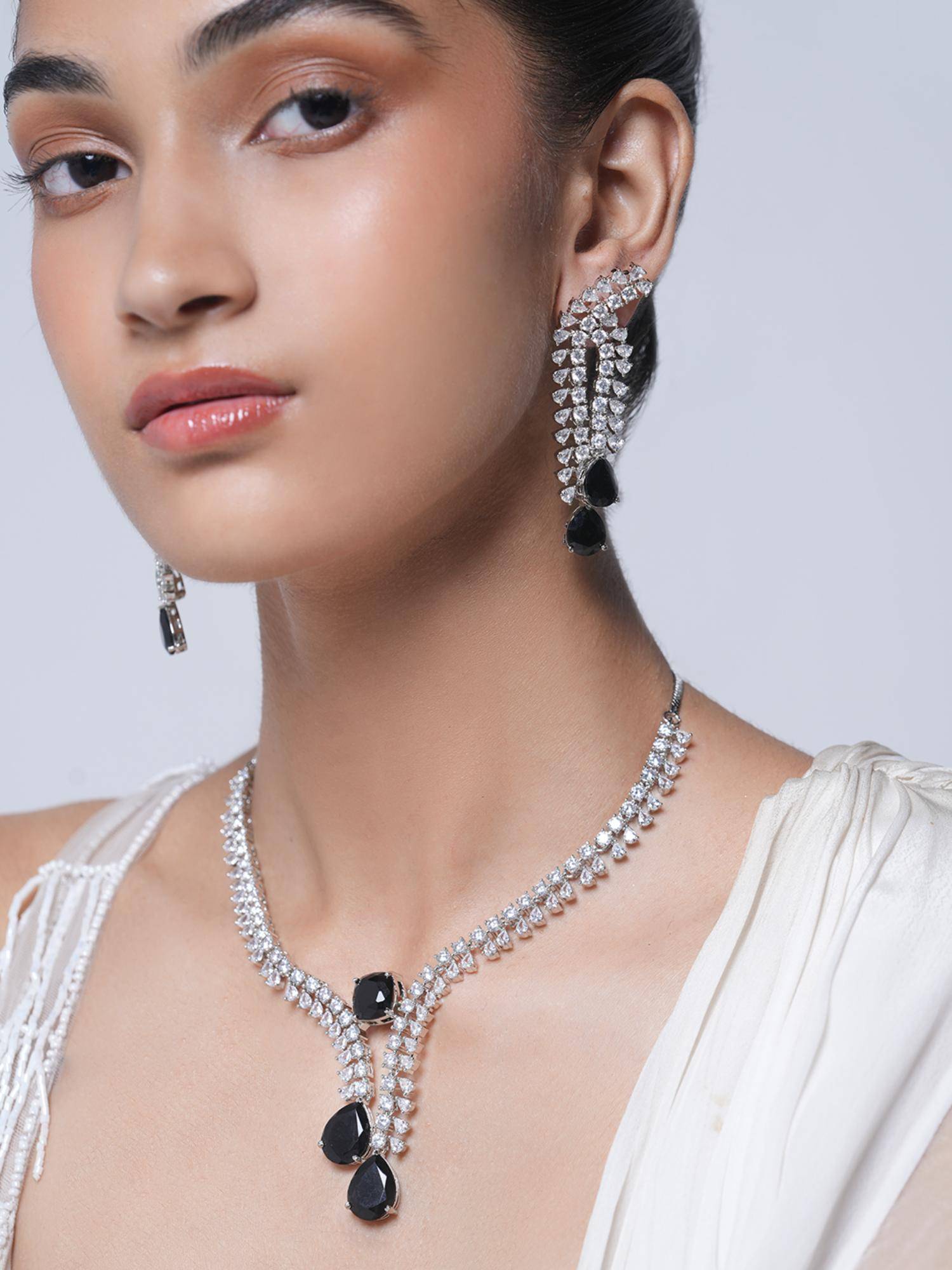 CAO JEWELLERY Black Designer Ad Jewellery Set