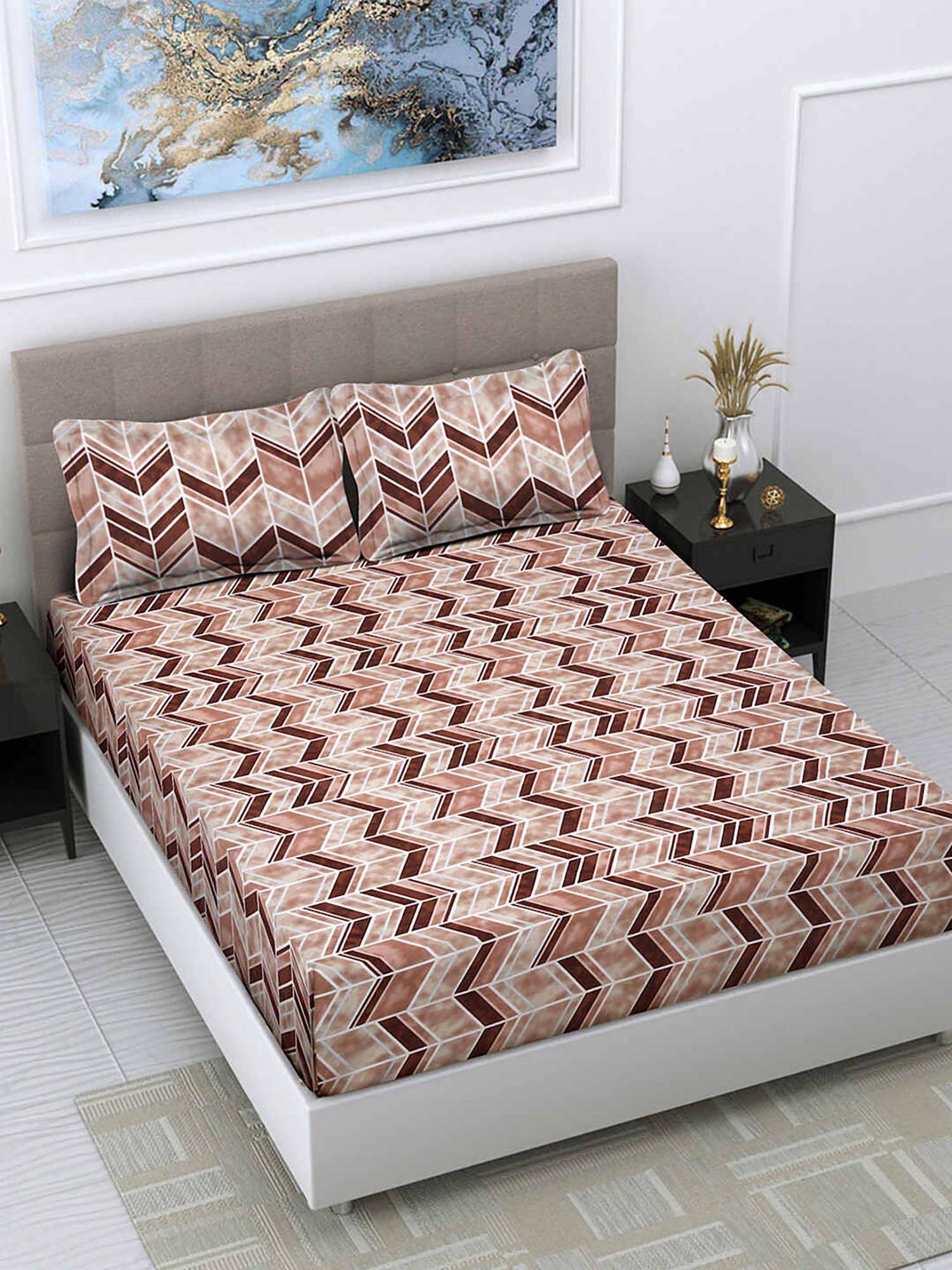 FABINALIV Multicolor Geometric Cotton Blend Super King Size Double Bedsheet with 2 Pillow Covers