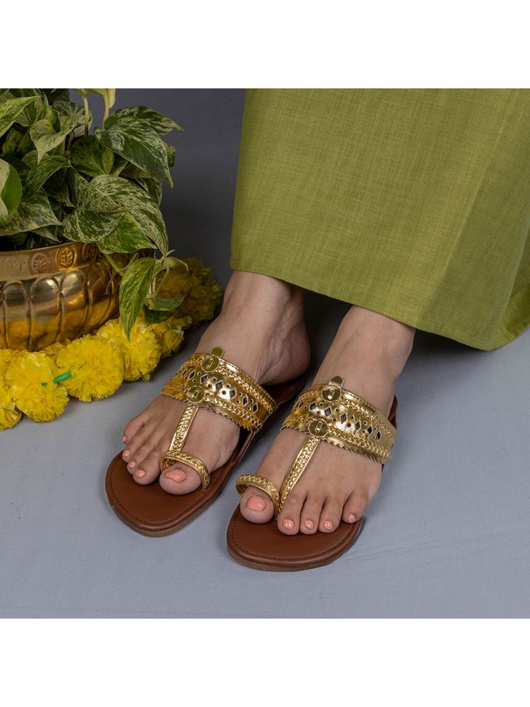 The Madras Trunk Gold Kolhapuris