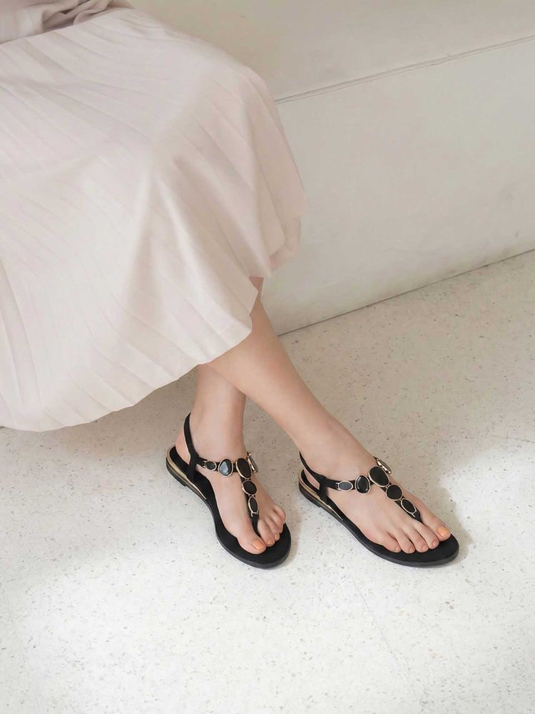 Lemon & Pepper Women Black T-Strap Sandals-image-47