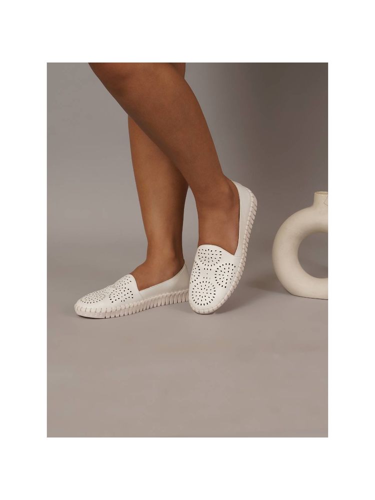 Sherrif Shoes White Self Design Casual Loafers-image-48