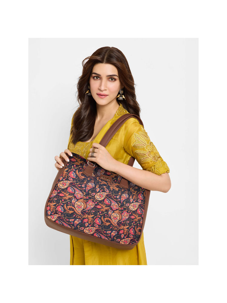 Zouk Paisley Print Getaway Shoulder Bag-picture-23