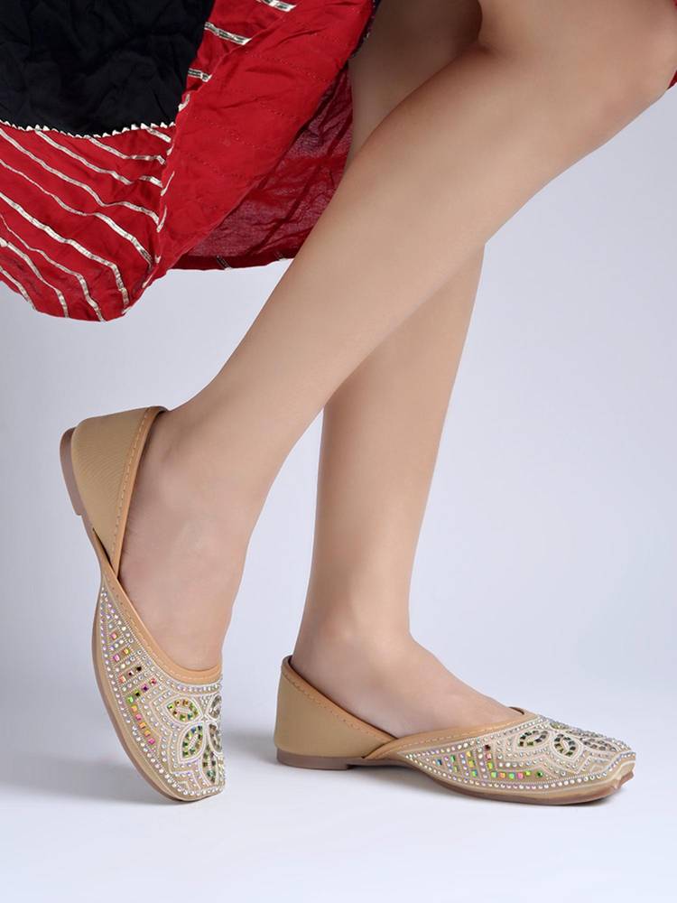 Shoetopia Women Embroidered Ethnic Juttis-picture-0