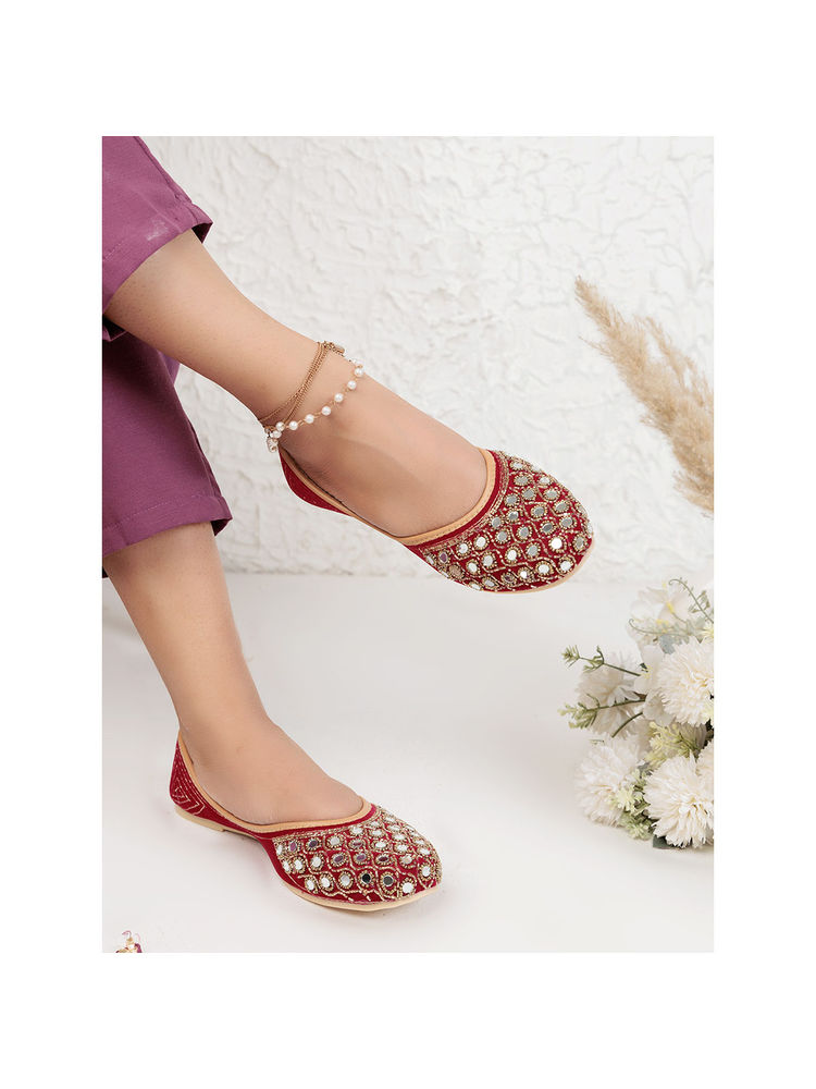 Truffle Collection Maroon Embellished Juttis