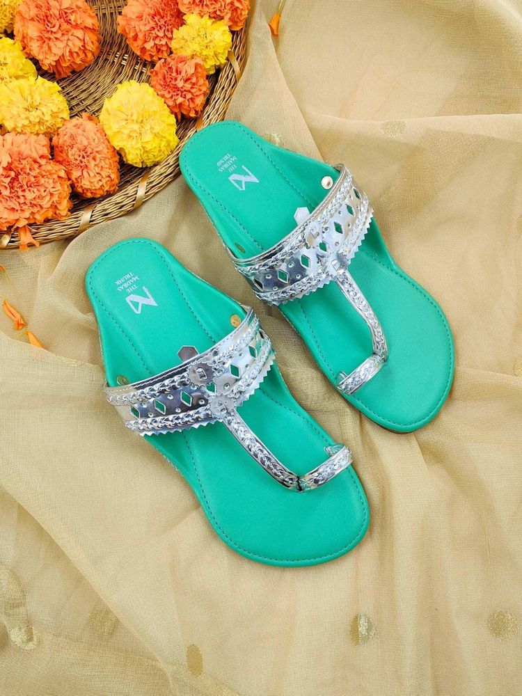 The Madras Trunk Women Kolhapuri in Silver-image-16