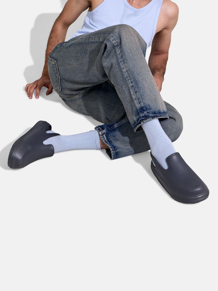 Neeman's Unisex Grey Solid Cushers Clogs-image-13